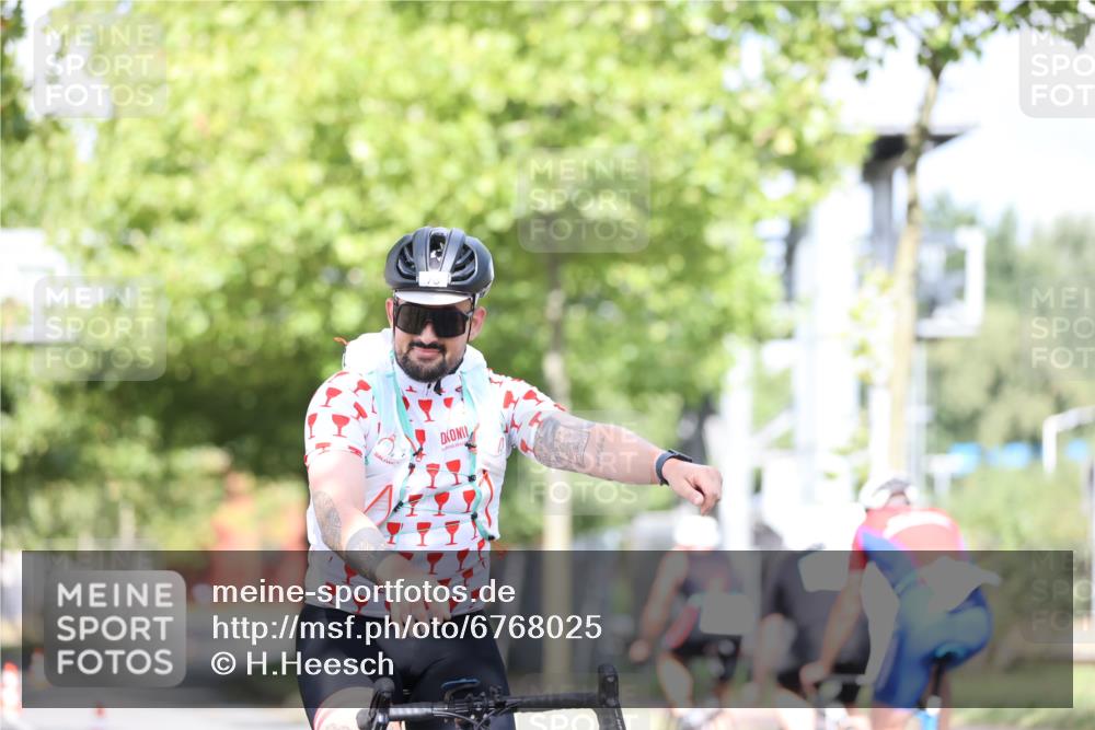 11.08.2024 - GEWOBA Citytriathlon Bremen H.Heesch http://msf.ph/oto/6768025 11.08.2024 10:39:39 Radfahren 78, 99 meine-sportfotos.de