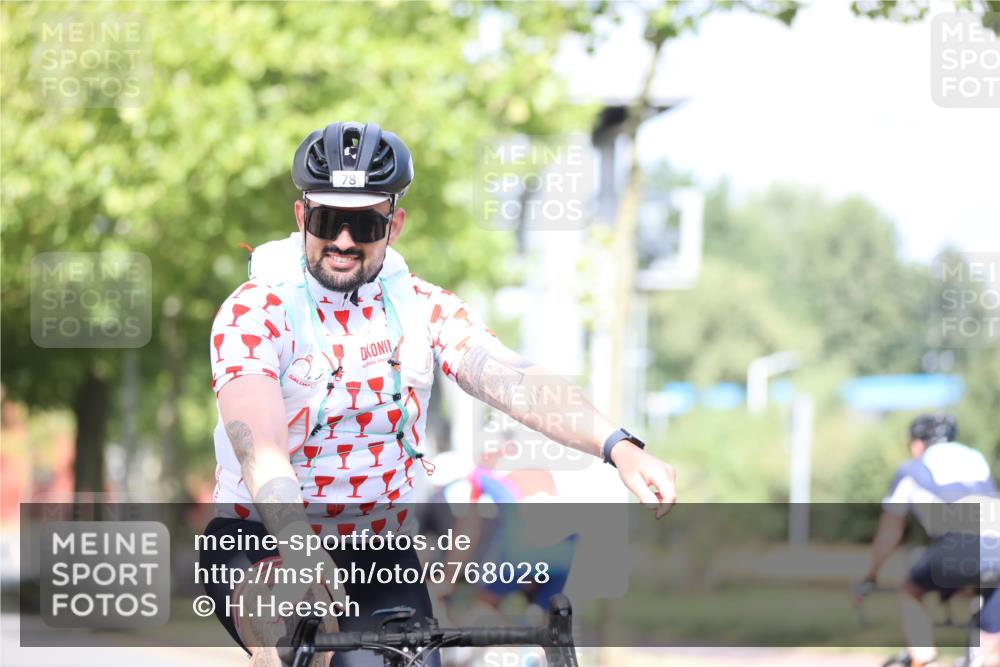 11.08.2024 - GEWOBA Citytriathlon Bremen H.Heesch http://msf.ph/oto/6768028 11.08.2024 10:39:39 Radfahren 78, 99 meine-sportfotos.de
