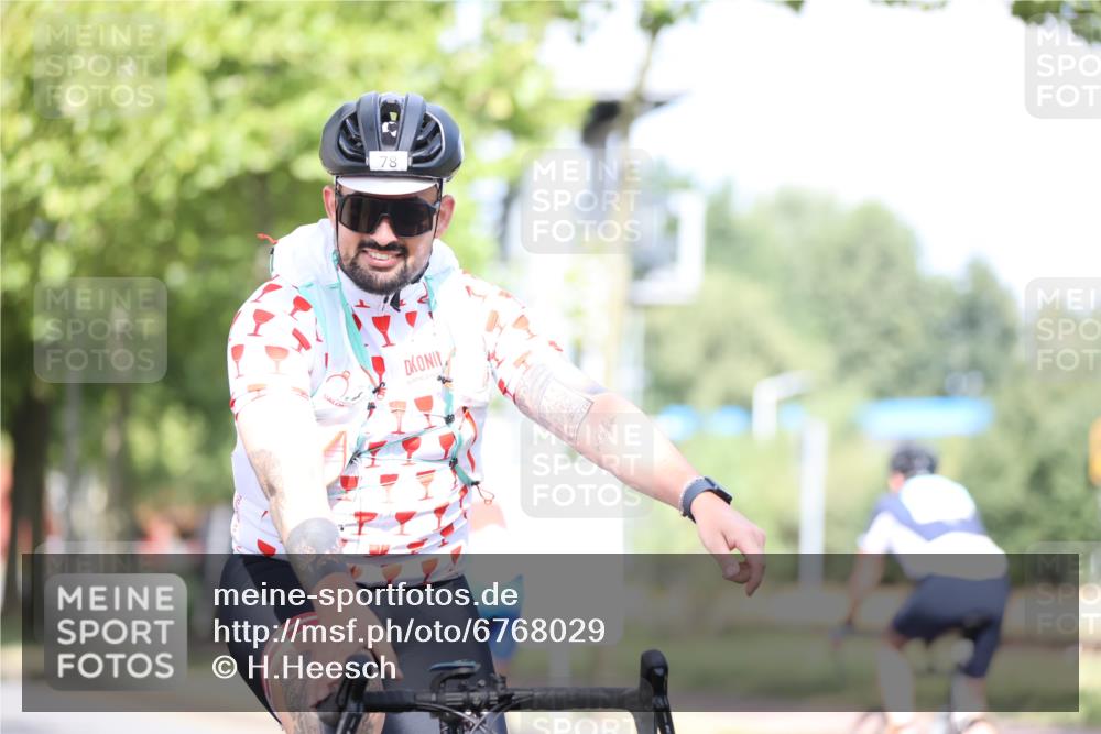 11.08.2024 - GEWOBA Citytriathlon Bremen H.Heesch http://msf.ph/oto/6768029 11.08.2024 10:39:39 Radfahren 78, 99 meine-sportfotos.de