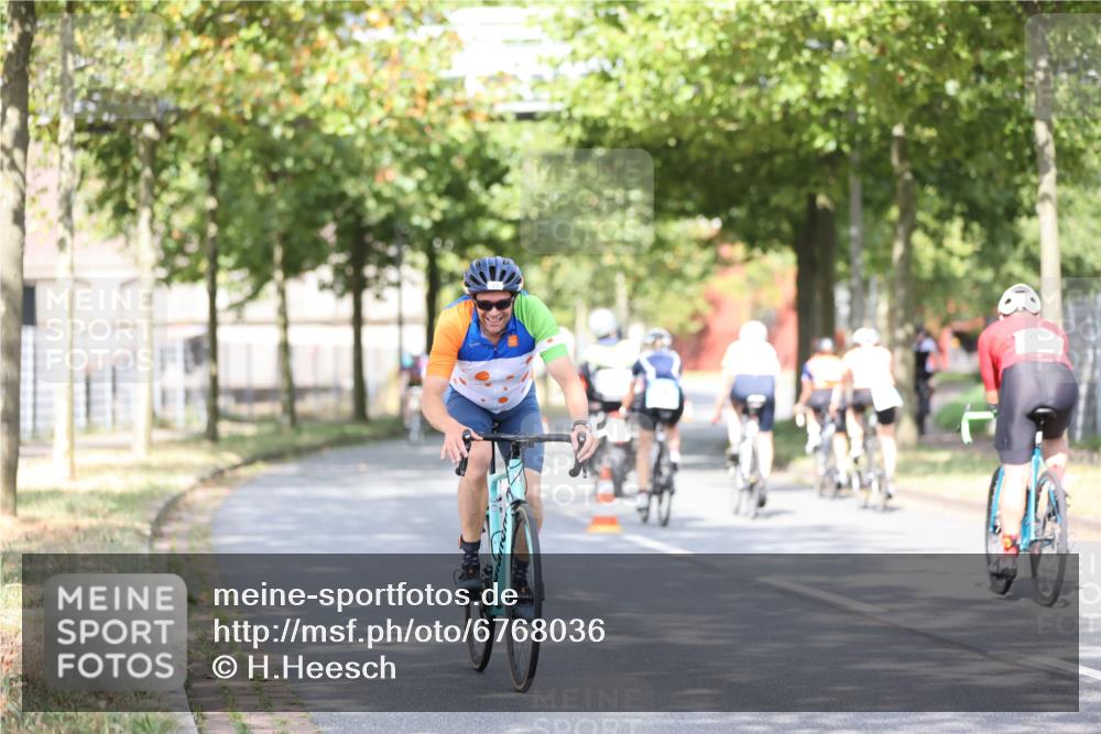 11.08.2024 - GEWOBA Citytriathlon Bremen H.Heesch http://msf.ph/oto/6768036 11.08.2024 10:40:08 Radfahren 33, 87 meine-sportfotos.de