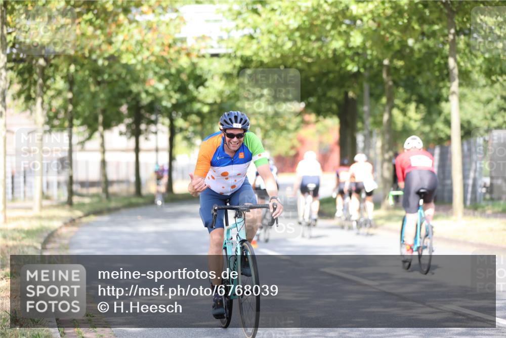 11.08.2024 - GEWOBA Citytriathlon Bremen H.Heesch http://msf.ph/oto/6768039 11.08.2024 10:40:08 Radfahren 33, 87 meine-sportfotos.de