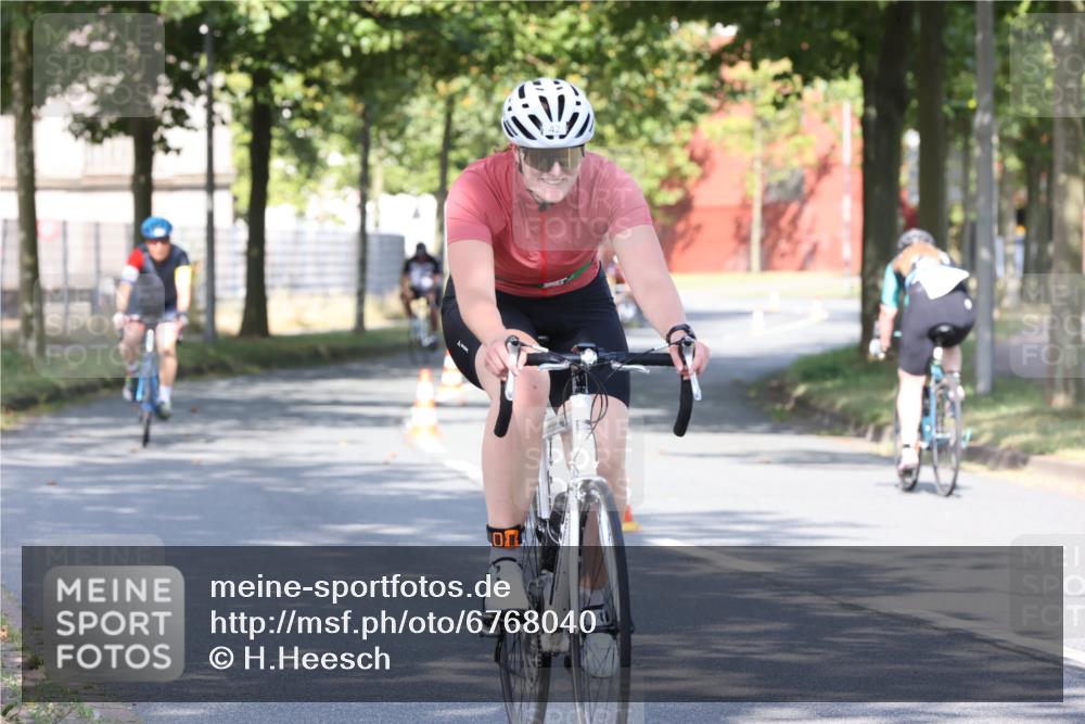 11.08.2024 - GEWOBA Citytriathlon Bremen H.Heesch http://msf.ph/oto/6768040 11.08.2024 10:21:45 Radfahren 27, 29, 42, 69, 77, 98, 106, 109, 110 meine-sportfotos.de