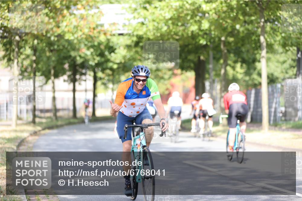 11.08.2024 - GEWOBA Citytriathlon Bremen H.Heesch http://msf.ph/oto/6768041 11.08.2024 10:40:08 Radfahren 33, 87 meine-sportfotos.de