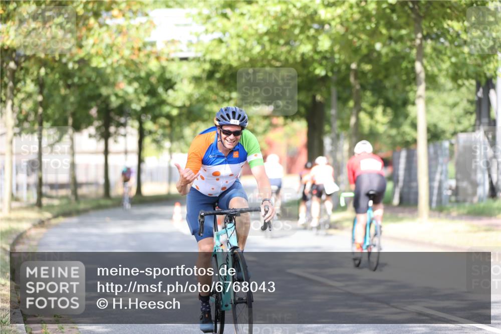 11.08.2024 - GEWOBA Citytriathlon Bremen H.Heesch http://msf.ph/oto/6768043 11.08.2024 10:40:08 Radfahren 33, 87 meine-sportfotos.de