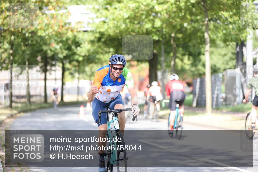 11.08.2024 - GEWOBA Citytriathlon Bremen H.Heesch http://msf.ph/oto/6768044 11.08.2024 10:40:08 Radfahren 33, 87 meine-sportfotos.de
