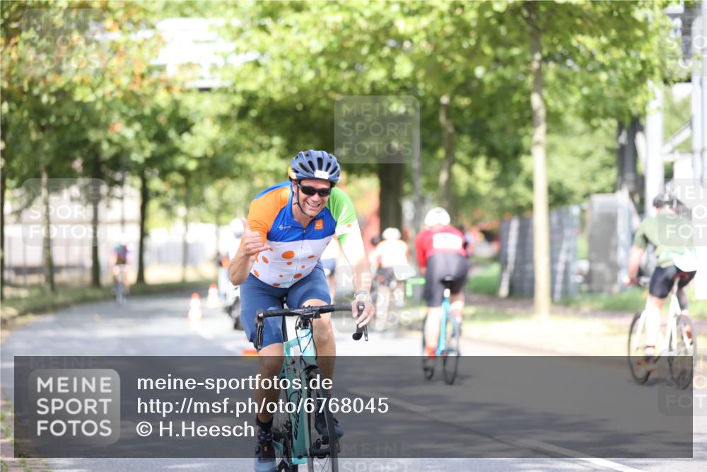 11.08.2024 - GEWOBA Citytriathlon Bremen H.Heesch http://msf.ph/oto/6768045 11.08.2024 10:40:09 Radfahren 33, 87 meine-sportfotos.de