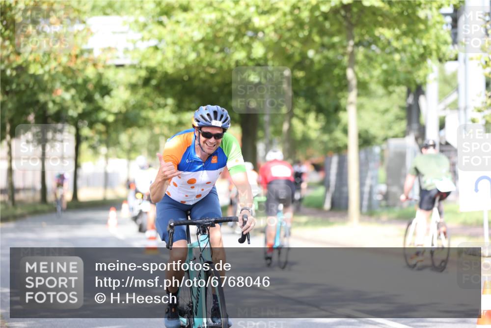 11.08.2024 - GEWOBA Citytriathlon Bremen H.Heesch http://msf.ph/oto/6768046 11.08.2024 10:40:09 Radfahren 33, 87 meine-sportfotos.de