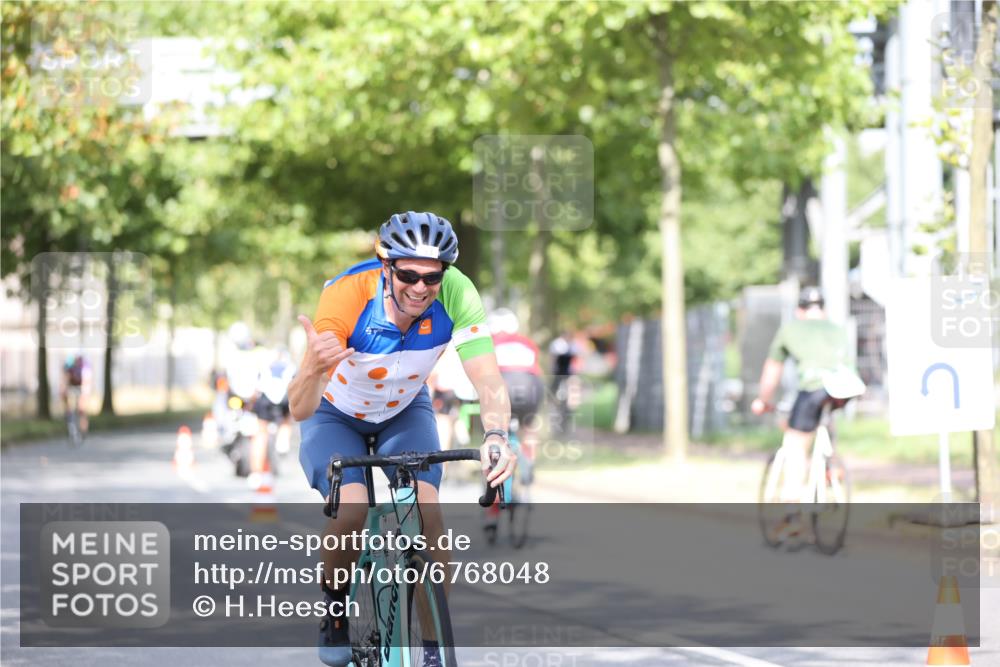 11.08.2024 - GEWOBA Citytriathlon Bremen H.Heesch http://msf.ph/oto/6768048 11.08.2024 10:40:09 Radfahren 33, 87 meine-sportfotos.de