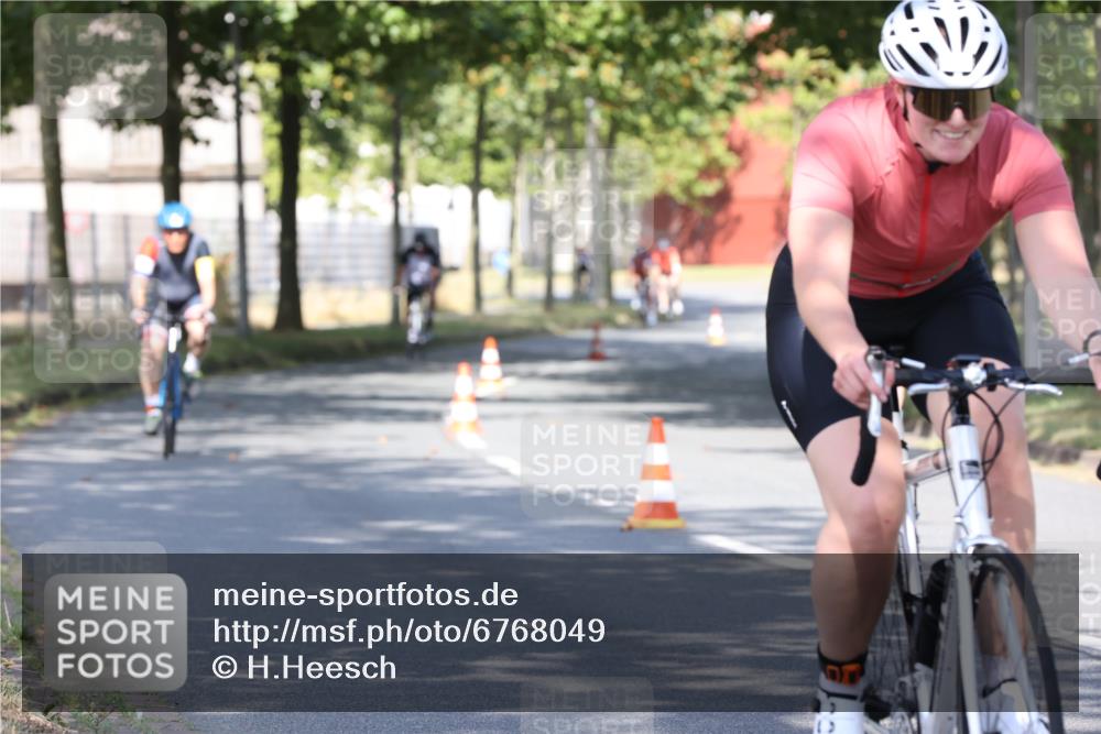 11.08.2024 - GEWOBA Citytriathlon Bremen H.Heesch http://msf.ph/oto/6768049 11.08.2024 10:21:45 Radfahren 27, 29, 42, 69, 77, 98, 106, 109, 110 meine-sportfotos.de
