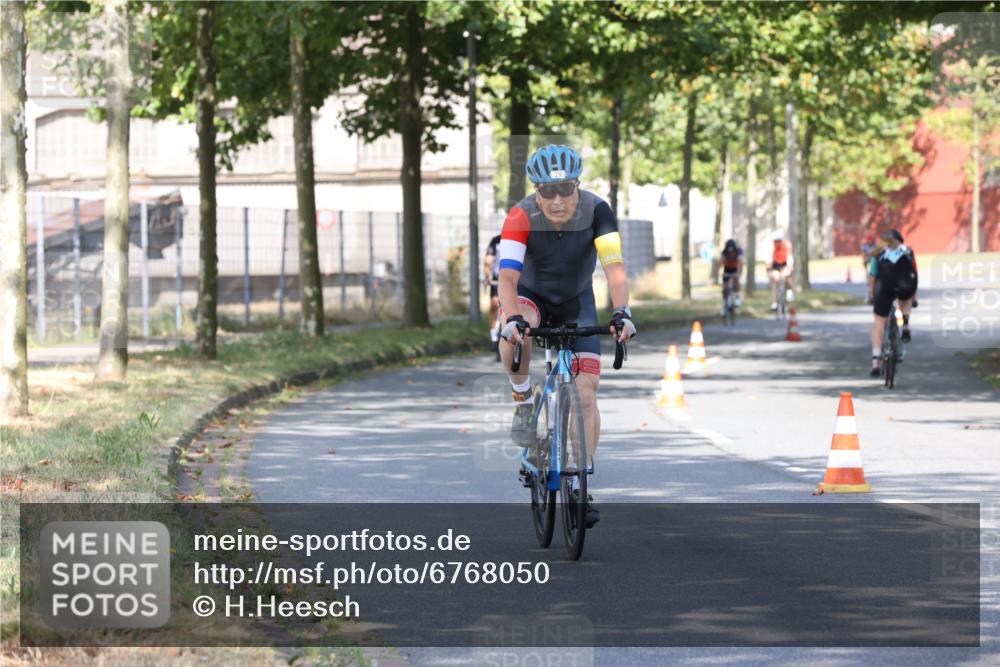 11.08.2024 - GEWOBA Citytriathlon Bremen H.Heesch http://msf.ph/oto/6768050 11.08.2024 10:21:47 Radfahren 27, 29, 42, 69, 77, 98, 106, 109, 110 meine-sportfotos.de