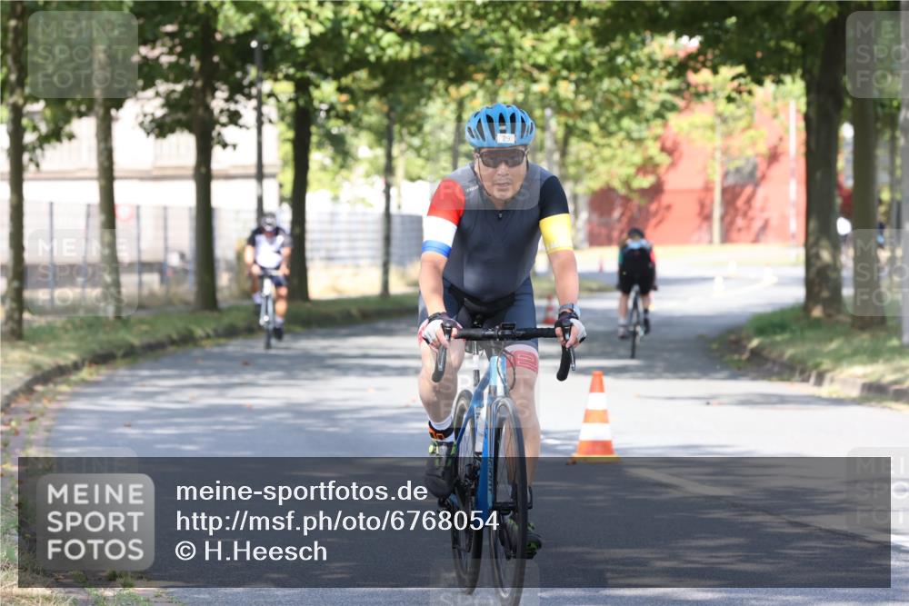 11.08.2024 - GEWOBA Citytriathlon Bremen H.Heesch http://msf.ph/oto/6768054 11.08.2024 10:21:47 Radfahren 27, 29, 42, 69, 77, 98, 106, 109, 110 meine-sportfotos.de