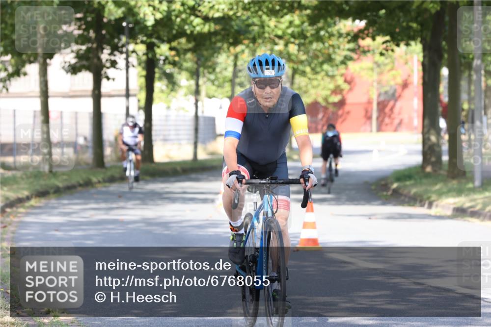11.08.2024 - GEWOBA Citytriathlon Bremen H.Heesch http://msf.ph/oto/6768055 11.08.2024 10:21:47 Radfahren 27, 29, 42, 69, 77, 98, 106, 109, 110 meine-sportfotos.de