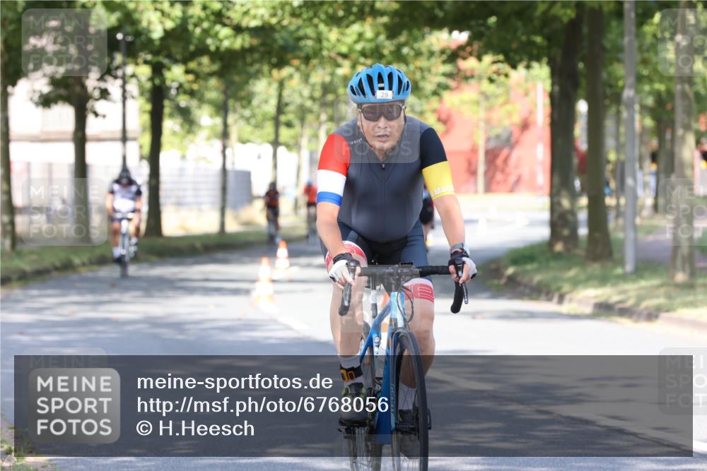 11.08.2024 - GEWOBA Citytriathlon Bremen H.Heesch http://msf.ph/oto/6768056 11.08.2024 10:21:47 Radfahren 27, 29, 42, 69, 77, 98, 106, 109, 110 meine-sportfotos.de