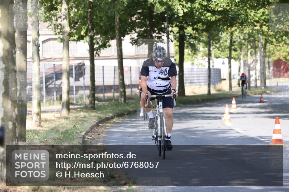 11.08.2024 - GEWOBA Citytriathlon Bremen H.Heesch http://msf.ph/oto/6768057 11.08.2024 10:21:52 Radfahren 29, 42, 64, 69, 77, 98, 106, 109, 110 meine-sportfotos.de