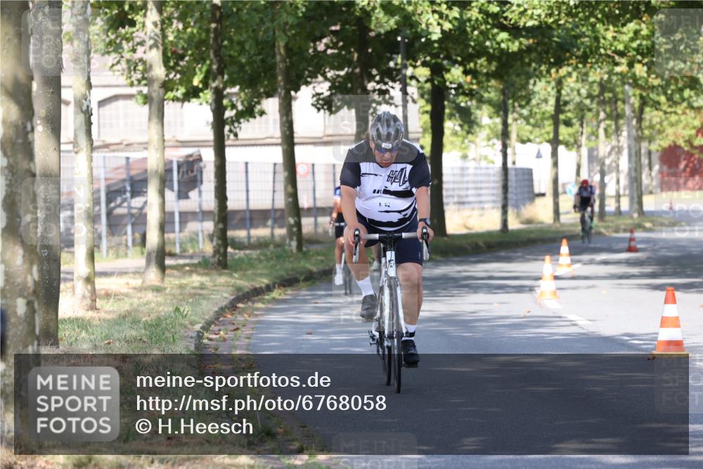 11.08.2024 - GEWOBA Citytriathlon Bremen H.Heesch http://msf.ph/oto/6768058 11.08.2024 10:21:52 Radfahren 29, 42, 64, 69, 77, 98, 106, 109, 110 meine-sportfotos.de