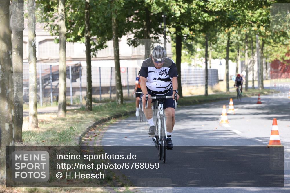 11.08.2024 - GEWOBA Citytriathlon Bremen H.Heesch http://msf.ph/oto/6768059 11.08.2024 10:21:52 Radfahren 29, 42, 64, 69, 77, 98, 106, 109, 110 meine-sportfotos.de