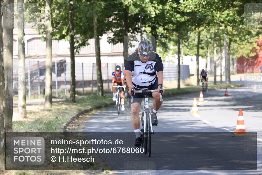 11.08.2024 - GEWOBA Citytriathlon Bremen H.Heesch http://msf.ph/oto/6768060 11.08.2024 10:21:52 Radfahren 29, 42, 64, 69, 77, 98, 106, 109, 110 meine-sportfotos.de