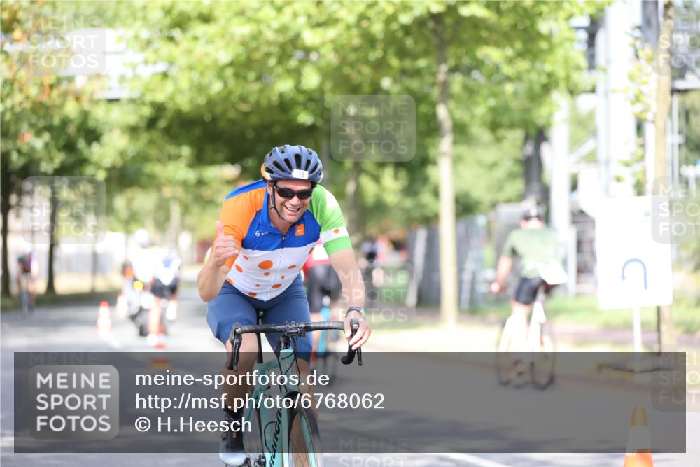 11.08.2024 - GEWOBA Citytriathlon Bremen H.Heesch http://msf.ph/oto/6768062 11.08.2024 10:40:09 Radfahren 33, 87 meine-sportfotos.de