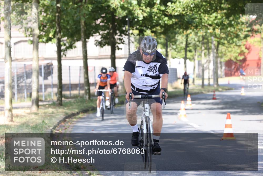 11.08.2024 - GEWOBA Citytriathlon Bremen H.Heesch http://msf.ph/oto/6768063 11.08.2024 10:21:52 Radfahren 29, 42, 64, 69, 77, 98, 106, 109, 110 meine-sportfotos.de