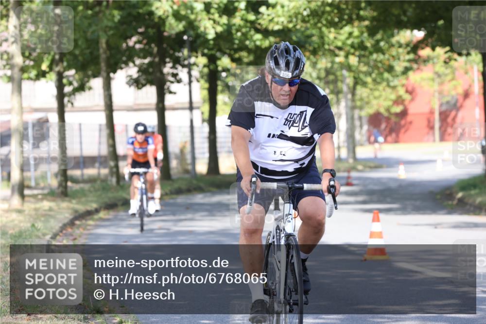 11.08.2024 - GEWOBA Citytriathlon Bremen H.Heesch http://msf.ph/oto/6768065 11.08.2024 10:21:53 Radfahren 29, 42, 64, 69, 77, 98, 106, 109, 110 meine-sportfotos.de