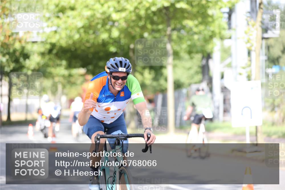 11.08.2024 - GEWOBA Citytriathlon Bremen H.Heesch http://msf.ph/oto/6768066 11.08.2024 10:40:09 Radfahren 33, 87 meine-sportfotos.de