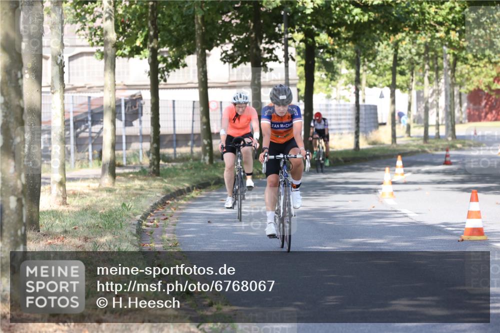 11.08.2024 - GEWOBA Citytriathlon Bremen H.Heesch http://msf.ph/oto/6768067 11.08.2024 10:21:54 Radfahren 29, 42, 64, 69, 77, 98, 106, 109, 110 meine-sportfotos.de