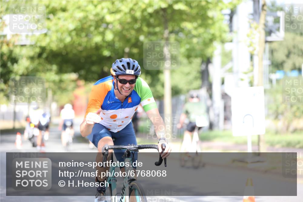 11.08.2024 - GEWOBA Citytriathlon Bremen H.Heesch http://msf.ph/oto/6768068 11.08.2024 10:40:09 Radfahren 33, 87 meine-sportfotos.de