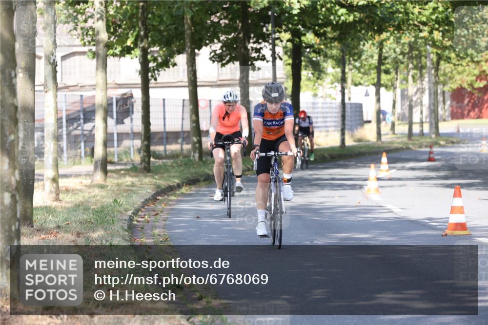 11.08.2024 - GEWOBA Citytriathlon Bremen H.Heesch http://msf.ph/oto/6768069 11.08.2024 10:21:54 Radfahren 29, 42, 64, 69, 77, 98, 106, 109, 110 meine-sportfotos.de