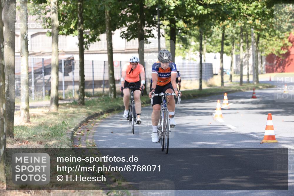 11.08.2024 - GEWOBA Citytriathlon Bremen H.Heesch http://msf.ph/oto/6768071 11.08.2024 10:21:54 Radfahren 29, 42, 64, 69, 77, 98, 106, 109, 110 meine-sportfotos.de