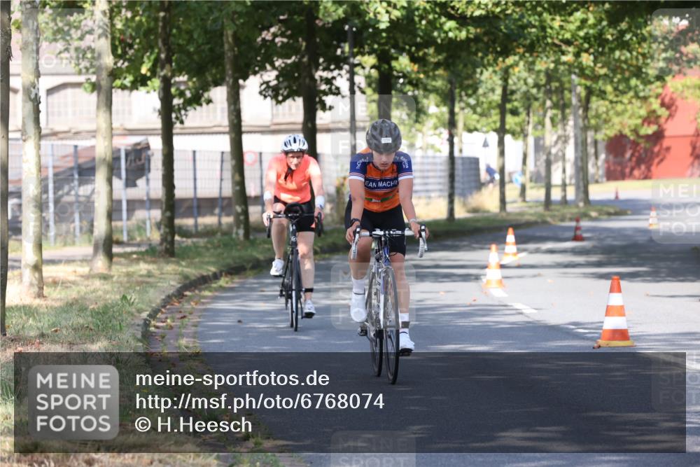 11.08.2024 - GEWOBA Citytriathlon Bremen H.Heesch http://msf.ph/oto/6768074 11.08.2024 10:21:55 Radfahren 29, 42, 64, 69, 77, 98, 106, 109 meine-sportfotos.de