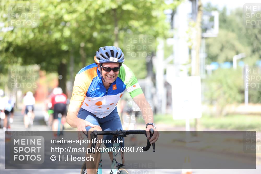 11.08.2024 - GEWOBA Citytriathlon Bremen H.Heesch http://msf.ph/oto/6768076 11.08.2024 10:40:09 Radfahren 33, 87 meine-sportfotos.de