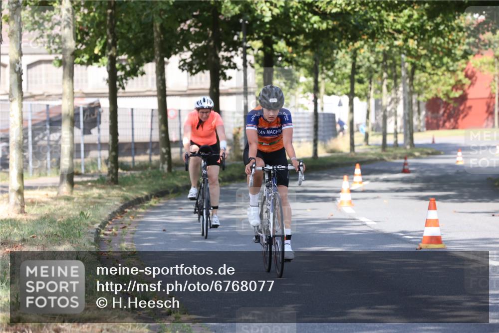 11.08.2024 - GEWOBA Citytriathlon Bremen H.Heesch http://msf.ph/oto/6768077 11.08.2024 10:21:55 Radfahren 29, 42, 64, 69, 77, 98, 106, 109 meine-sportfotos.de