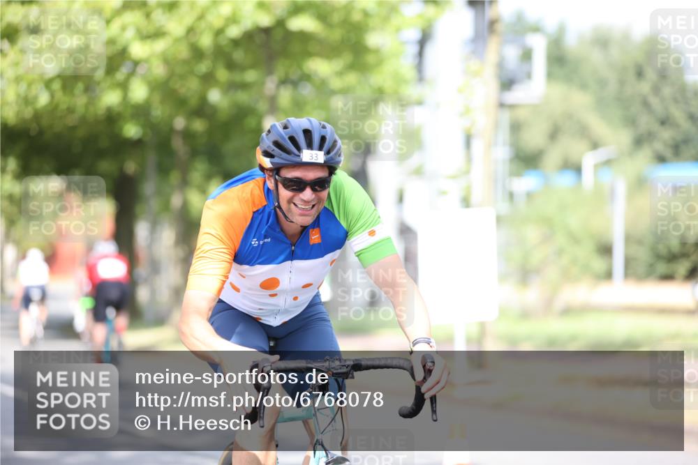 11.08.2024 - GEWOBA Citytriathlon Bremen H.Heesch http://msf.ph/oto/6768078 11.08.2024 10:40:09 Radfahren 33, 87 meine-sportfotos.de