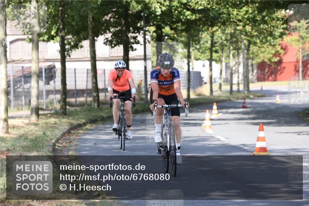 11.08.2024 - GEWOBA Citytriathlon Bremen H.Heesch http://msf.ph/oto/6768080 11.08.2024 10:21:55 Radfahren 29, 42, 64, 69, 77, 98, 106, 109 meine-sportfotos.de
