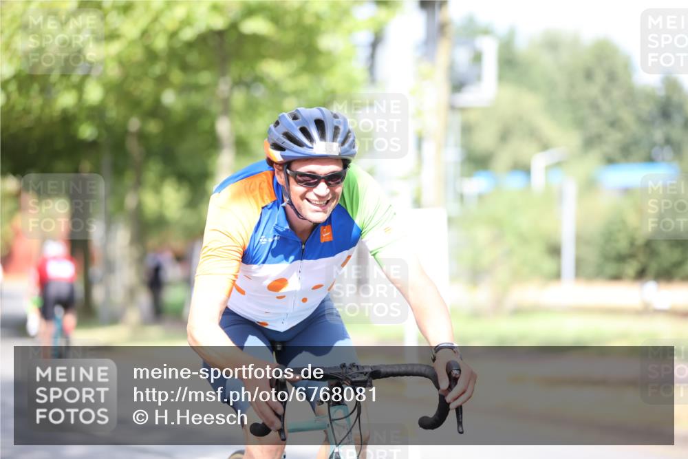 11.08.2024 - GEWOBA Citytriathlon Bremen H.Heesch http://msf.ph/oto/6768081 11.08.2024 10:40:09 Radfahren 33, 87 meine-sportfotos.de