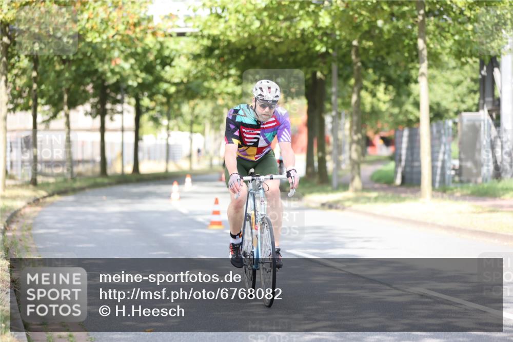 11.08.2024 - GEWOBA Citytriathlon Bremen H.Heesch http://msf.ph/oto/6768082 11.08.2024 10:40:14 Radfahren 33, 38, 66, 87 meine-sportfotos.de