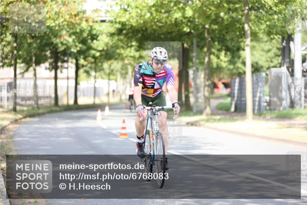 11.08.2024 - GEWOBA Citytriathlon Bremen H.Heesch http://msf.ph/oto/6768083 11.08.2024 10:40:14 Radfahren 33, 38, 66, 87 meine-sportfotos.de