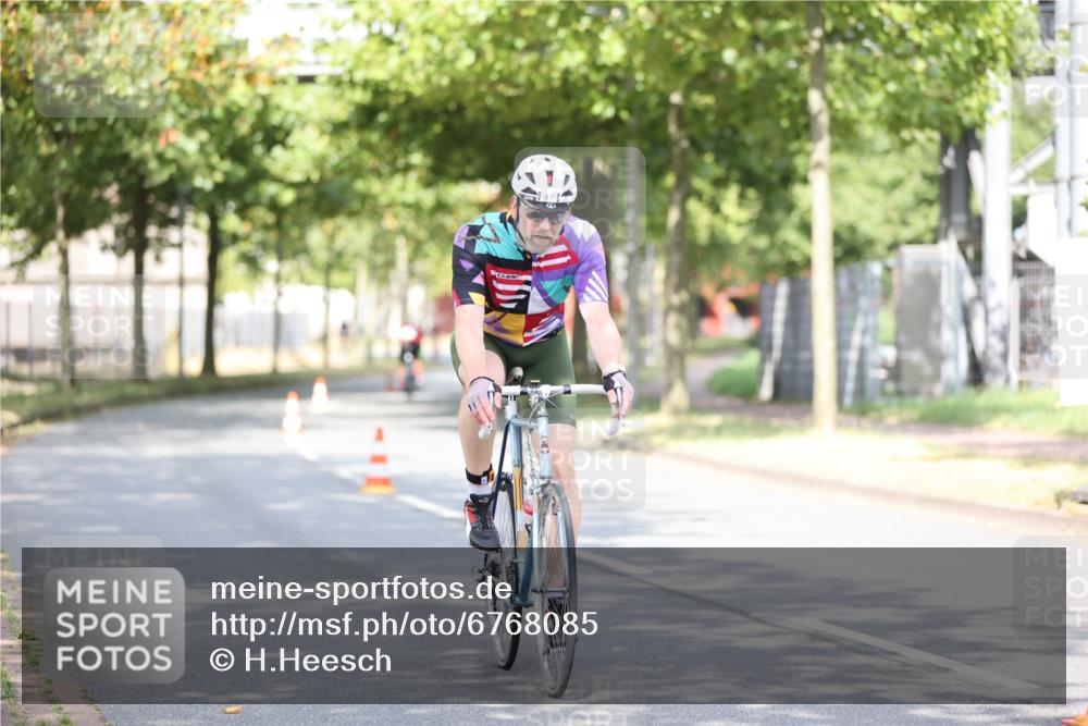 11.08.2024 - GEWOBA Citytriathlon Bremen H.Heesch http://msf.ph/oto/6768085 11.08.2024 10:40:14 Radfahren 33, 38, 66, 87 meine-sportfotos.de