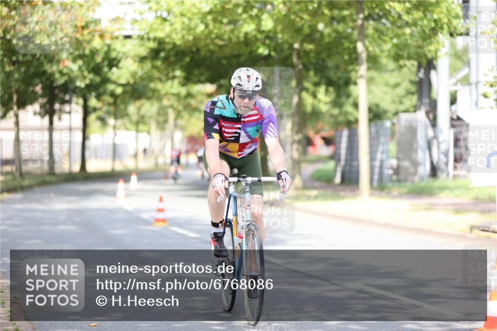 11.08.2024 - GEWOBA Citytriathlon Bremen H.Heesch http://msf.ph/oto/6768086 11.08.2024 10:40:14 Radfahren 33, 38, 66, 87 meine-sportfotos.de