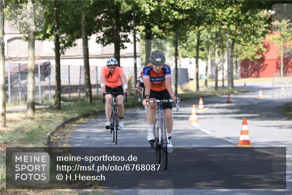 11.08.2024 - GEWOBA Citytriathlon Bremen H.Heesch http://msf.ph/oto/6768087 11.08.2024 10:21:55 Radfahren 29, 42, 64, 69, 77, 98, 106, 109 meine-sportfotos.de