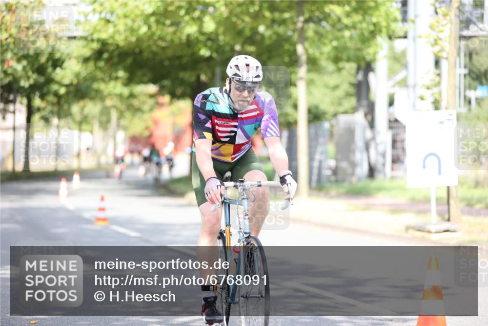 11.08.2024 - GEWOBA Citytriathlon Bremen H.Heesch http://msf.ph/oto/6768091 11.08.2024 10:40:14 Radfahren 33, 38, 66, 87 meine-sportfotos.de