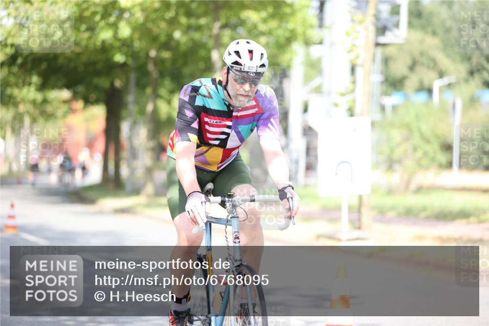 11.08.2024 - GEWOBA Citytriathlon Bremen H.Heesch http://msf.ph/oto/6768095 11.08.2024 10:40:14 Radfahren 33, 38, 66, 87 meine-sportfotos.de