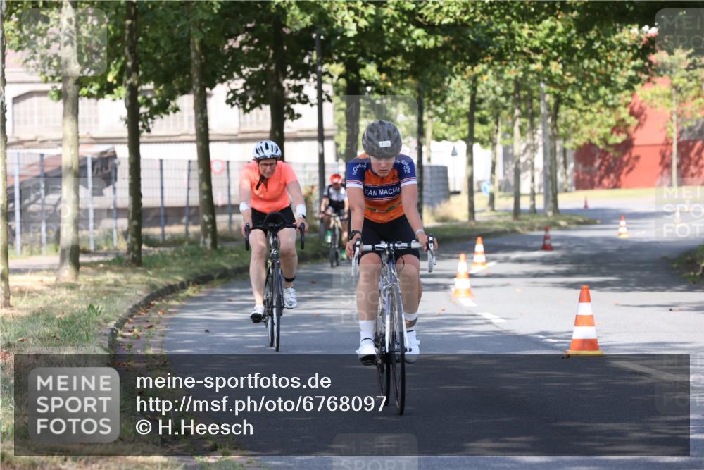 11.08.2024 - GEWOBA Citytriathlon Bremen H.Heesch http://msf.ph/oto/6768097 11.08.2024 10:21:55 Radfahren 29, 42, 64, 69, 77, 98, 106, 109 meine-sportfotos.de