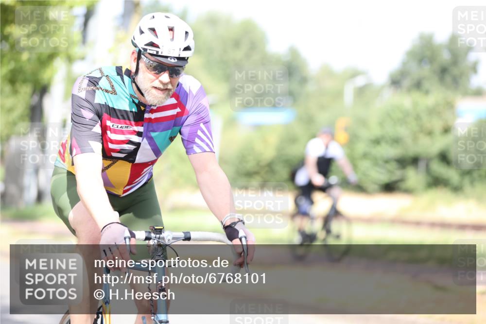11.08.2024 - GEWOBA Citytriathlon Bremen H.Heesch http://msf.ph/oto/6768101 11.08.2024 10:40:15 Radfahren 26, 33, 38, 66, 87 meine-sportfotos.de