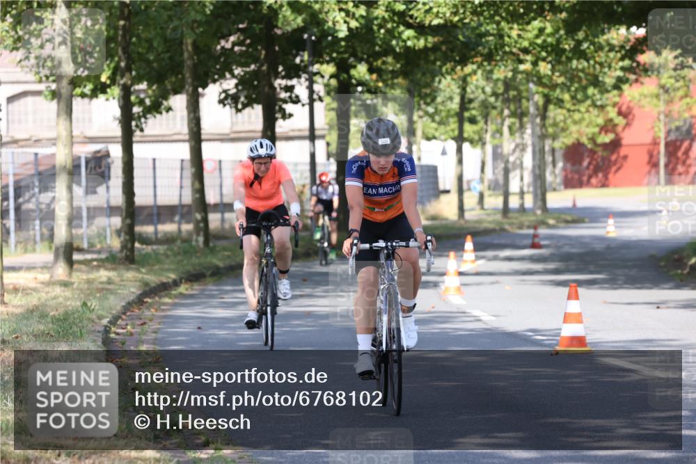 11.08.2024 - GEWOBA Citytriathlon Bremen H.Heesch http://msf.ph/oto/6768102 11.08.2024 10:21:55 Radfahren 29, 42, 64, 69, 77, 98, 106, 109 meine-sportfotos.de