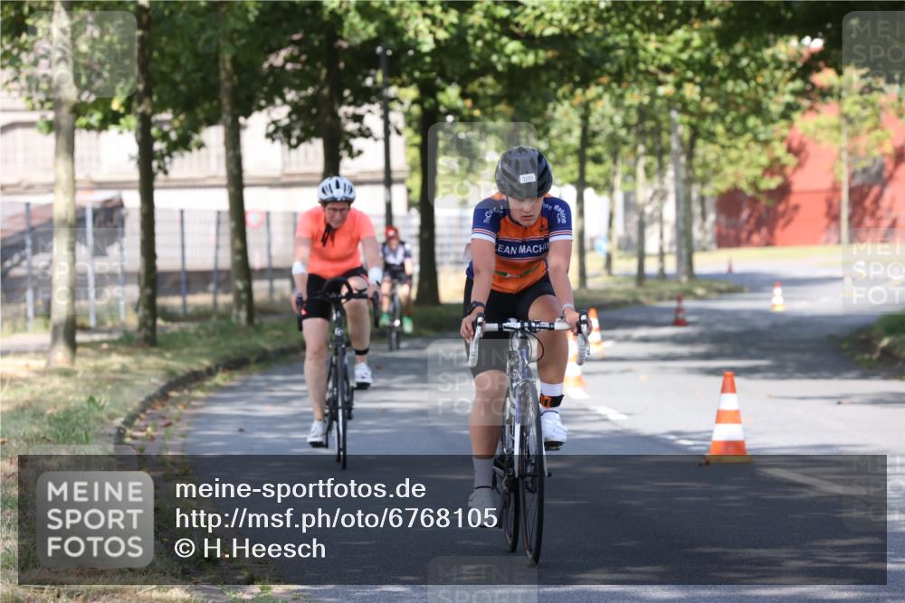 11.08.2024 - GEWOBA Citytriathlon Bremen H.Heesch http://msf.ph/oto/6768105 11.08.2024 10:21:55 Radfahren 29, 42, 64, 69, 77, 98, 106, 109 meine-sportfotos.de