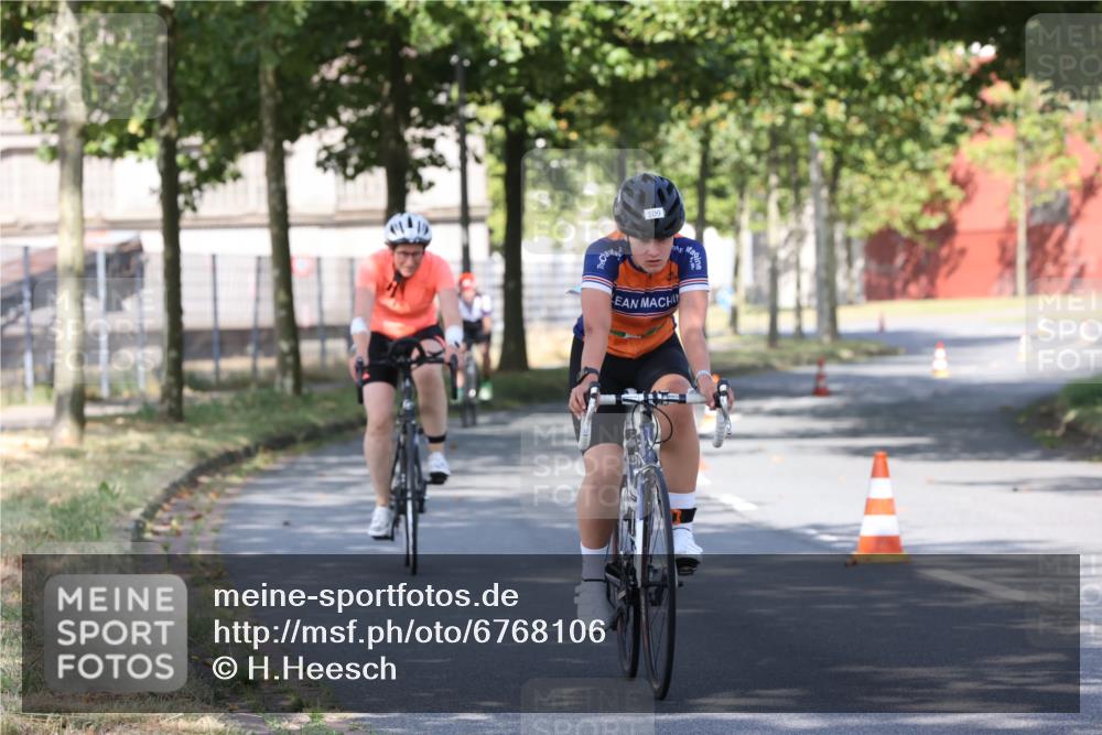 11.08.2024 - GEWOBA Citytriathlon Bremen H.Heesch http://msf.ph/oto/6768106 11.08.2024 10:21:55 Radfahren 29, 42, 64, 69, 77, 98, 106, 109 meine-sportfotos.de