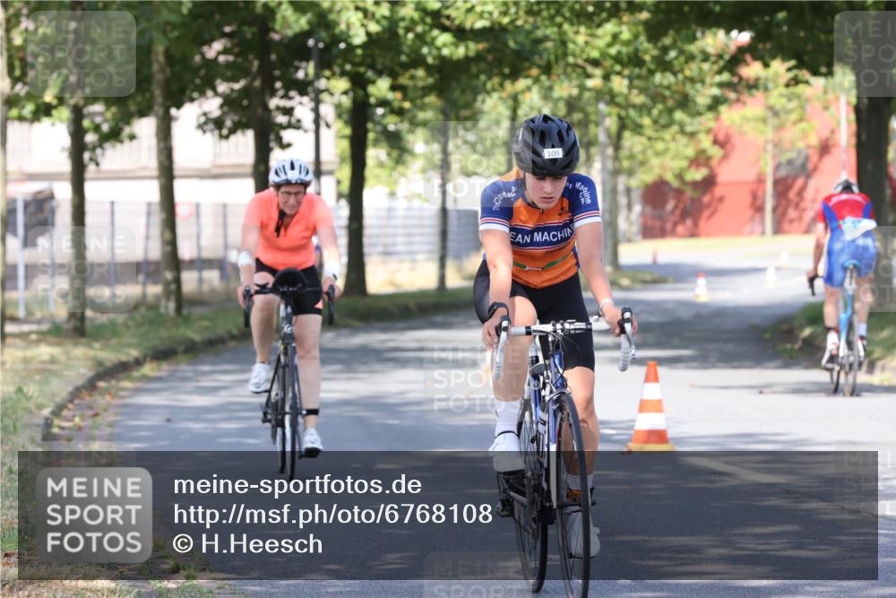11.08.2024 - GEWOBA Citytriathlon Bremen H.Heesch http://msf.ph/oto/6768108 11.08.2024 10:21:55 Radfahren 29, 42, 64, 69, 77, 98, 106, 109 meine-sportfotos.de