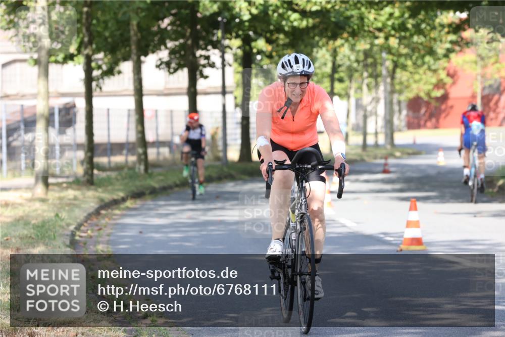 11.08.2024 - GEWOBA Citytriathlon Bremen H.Heesch http://msf.ph/oto/6768111 11.08.2024 10:21:56 Radfahren 29, 42, 64, 69, 98, 106, 109 meine-sportfotos.de