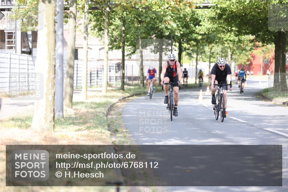 11.08.2024 - GEWOBA Citytriathlon Bremen H.Heesch http://msf.ph/oto/6768112 11.08.2024 10:40:25 Radfahren 9, 26, 27, 38, 42, 64, 66, 71, 87 meine-sportfotos.de